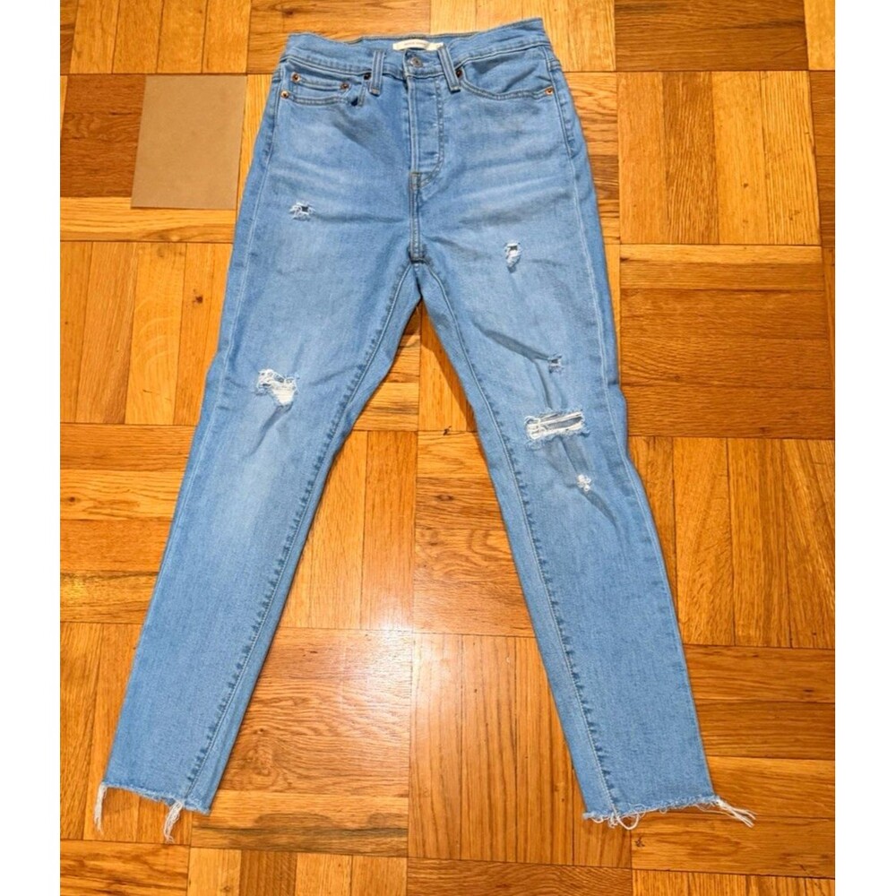 Levi’s Women’s Wedgie Skinny Jeans Size 27 Light Wash Distressed Raw Hem